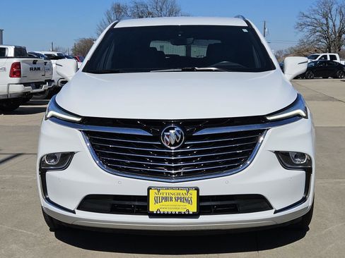Used 2024 Buick Enclave Premium image 2