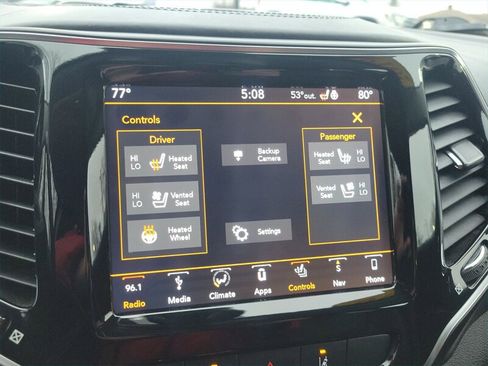 Used 2019 Jeep Cherokee Overland w/ Technology Group AWD/4WD image 31