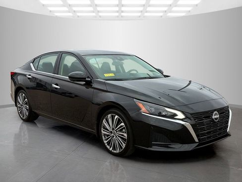 Used 2025 Nissan Altima 2.5 SL image 3