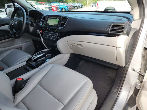 Used 2019 Honda Pilot Touring image 12