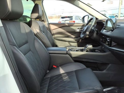 Used 2023 Nissan Rogue Platinum w/ Platinum Premium Package image 5