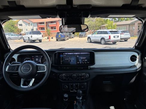 Used 2025 Jeep Wrangler Unlimited Sahara AWD/4WD image 33