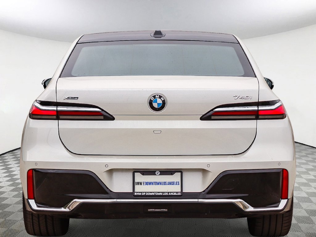 Used 2025 BMW 740i xDrive AWD/4WD image 5