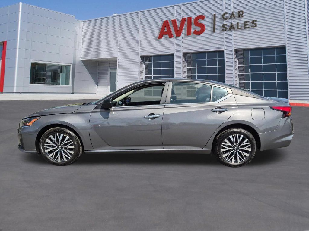 Used 2025 Nissan Altima 2.5 SV AWD/4WD image 10
