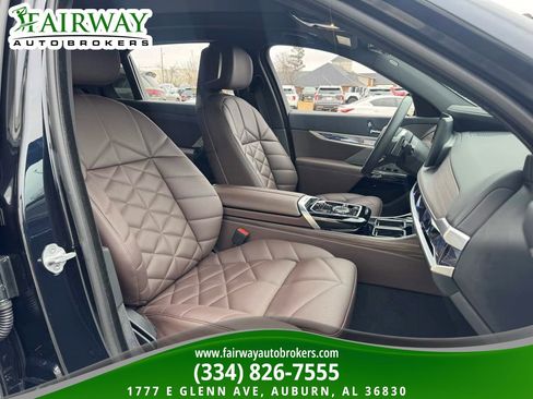 Used 2025 BMW 740i xDrive image 11