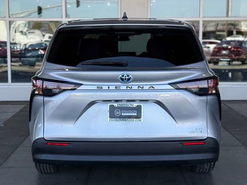 Used 2024 Toyota Sienna LE image 10