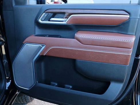 Used 2025 GMC Sierra 2500 Denali Ultimate image 41