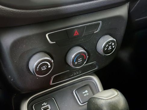 Used 2017 Jeep Compass Latitude image 15