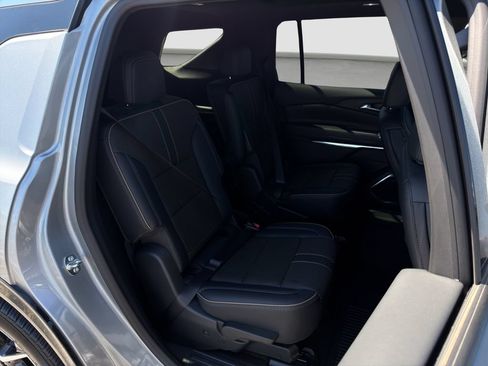 Used 2026 Chevrolet Traverse High Country w/ LPO, Floor Liner Package FWD image 19
