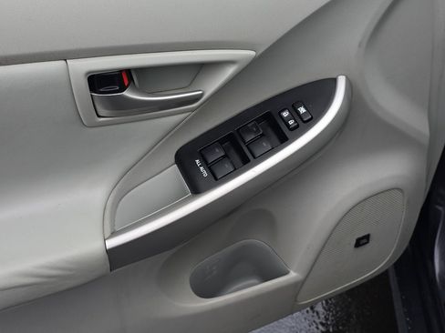 Used 2014 Toyota Prius Five image 12