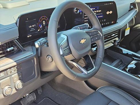 New 2026 Chevrolet Suburban Premier image 3