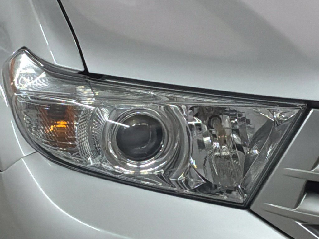 Used 2013 Toyota Highlander FWD w/ Cold Weather Pkg image 27