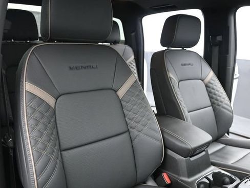 Used 2025 GMC Canyon Denali AWD/4WD image 23