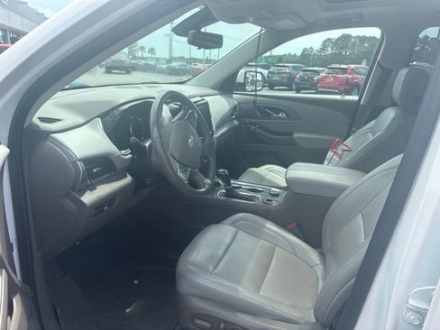 Used 2019 Chevrolet Traverse Premier w/ Driver Confidence II Package FWD image 13