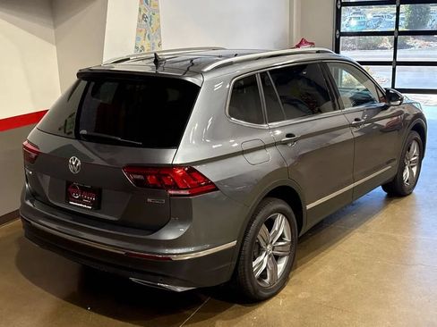 Used 2021 Volkswagen Tiguan SEL AWD/4WD image 46