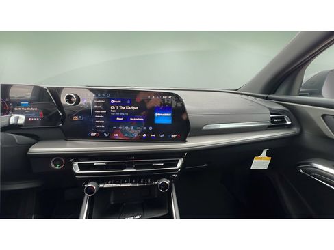New 2026 Chevrolet Traverse LT w/ Driver Confidence Package AWD/4WD image 17