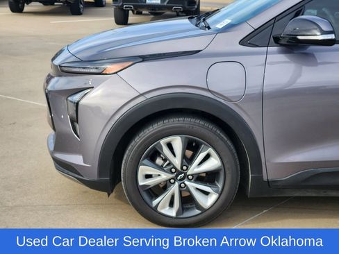 Used 2022 Chevrolet Bolt EUV LT w/ Convenience Package image 9