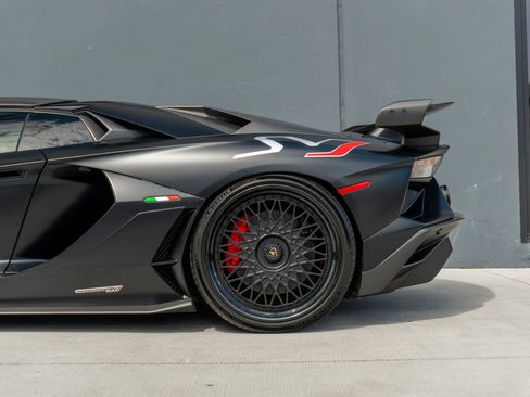 Used 2020 Lamborghini Aventador SVJ AWD/4WD image 24