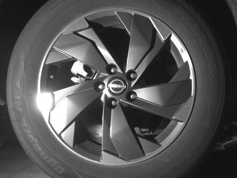 Used 2025 Nissan Rogue SV AWD/4WD image 15
