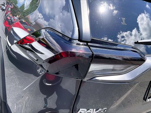 Used 2020 Toyota RAV4 XLE Premium FWD image 28