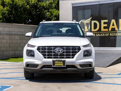 Used 2025 Hyundai Venue SEL FWD image 4