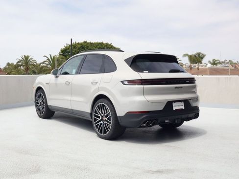 New 2026 Porsche Cayenne E-Hybrid AWD/4WD image 3