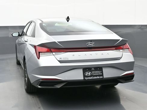 Used 2023 Hyundai Elantra SEL w/ Preferred Accessory Package FWD image 4