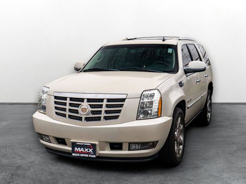 Used 2013 Cadillac Escalade Premium AWD/4WD image 3
