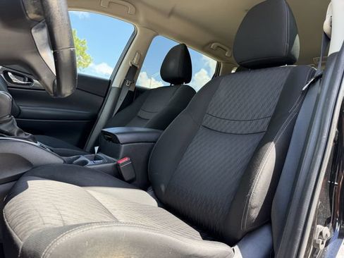 Used 2019 Nissan Rogue SV FWD image 10