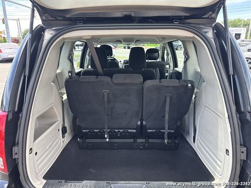 Used 2015 Dodge Grand Caravan American Value Package FWD image 13