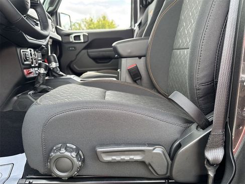 New 2025 Jeep Gladiator Mojave w/ Steel Bumper Group image 12