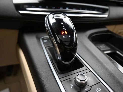 Used 2023 Cadillac Escalade Premium Luxury AWD/4WD image 27