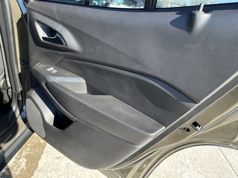 Used 2024 Chevrolet Trax LT w/ LT Convenience Package image 27