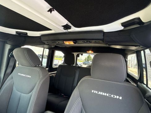 Used 2017 Jeep Wrangler Unlimited Rubicon w/ Connectivity Group AWD/4WD image 19
