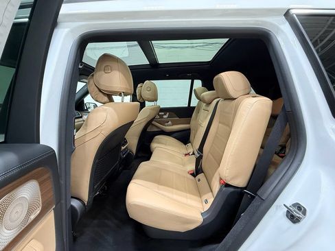 Used 2025 Mercedes-Benz GLS 580 4MATIC image 40