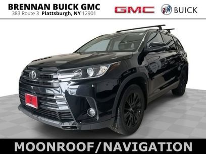 Used 2019 Toyota Highlander SE w/ Nightshade Edition