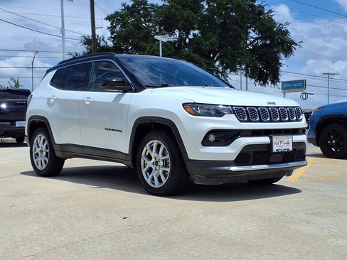 Used 2025 Jeep Compass Limited AWD/4WD image 3