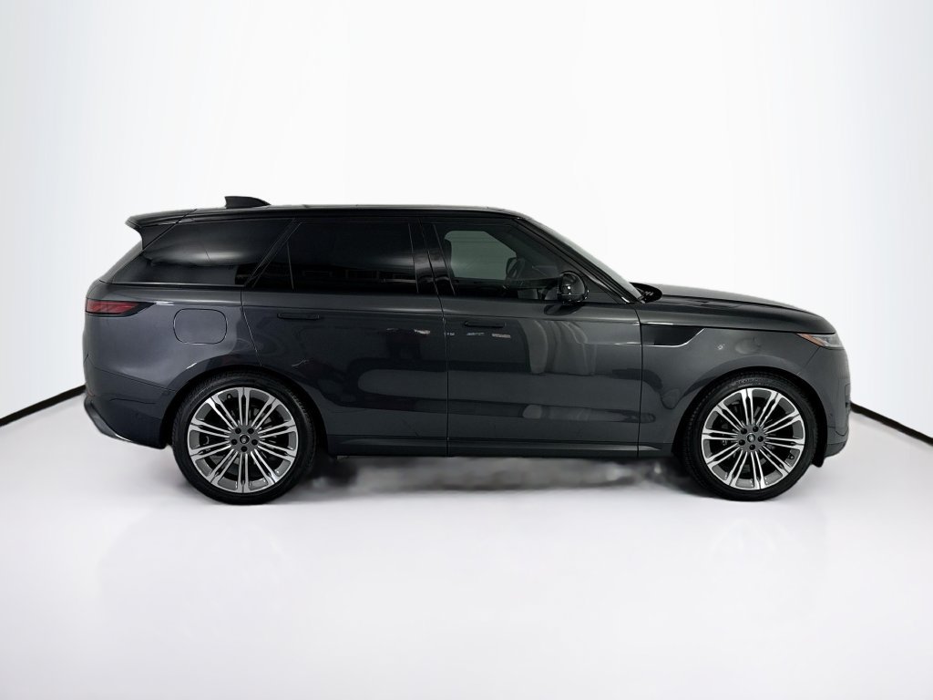 Used 2024 Land Rover Range Rover Sport SE AWD/4WD image 4