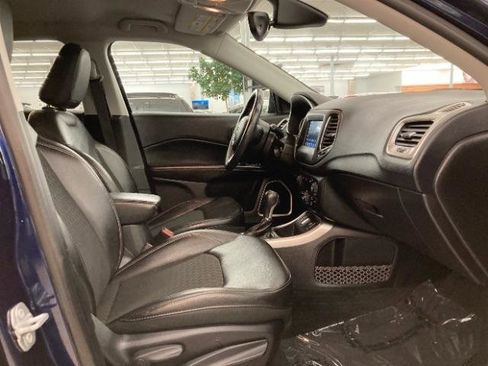 Used 2018 Jeep Compass Latitude w/ Popular Equipment Group FWD image 16