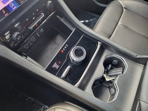 Used 2025 Jeep Grand Cherokee Limited w/ Luxury Tech Group II AWD/4WD image 19