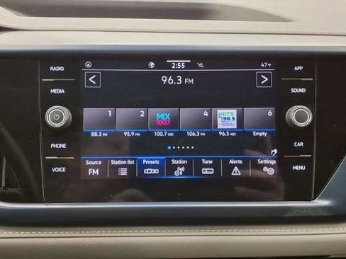 Used 2024 Volkswagen Taos SE image 25