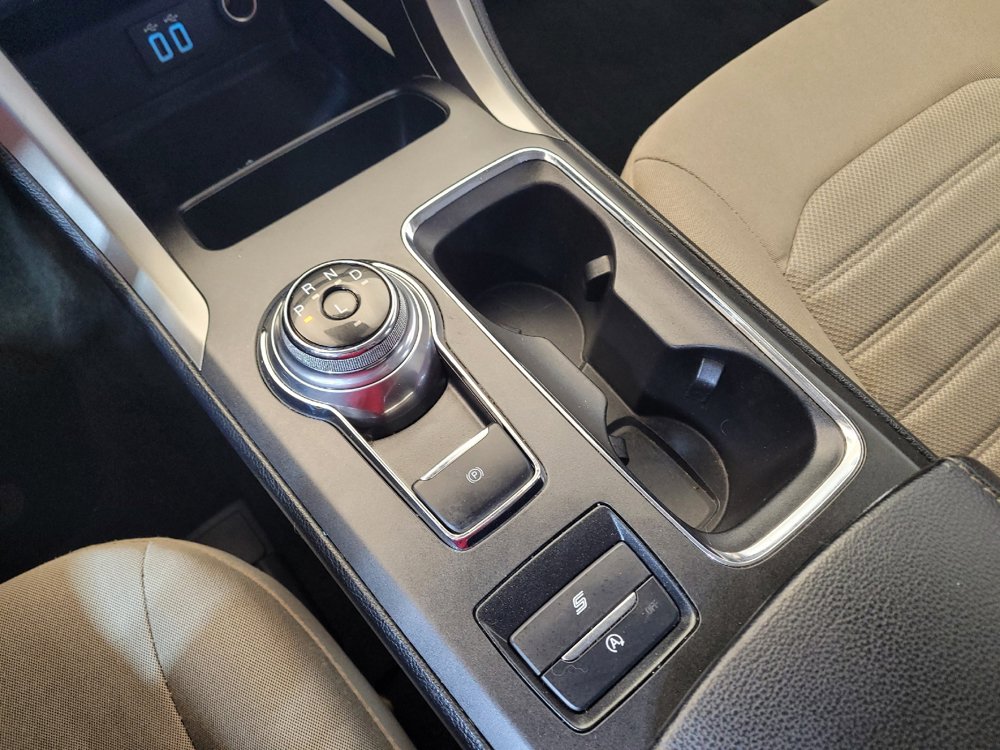 Used 2020 Ford Fusion SE FWD image 26