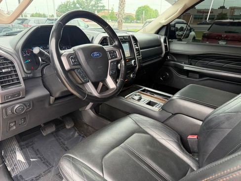 Used 2018 Ford Expedition Platinum RWD image 12