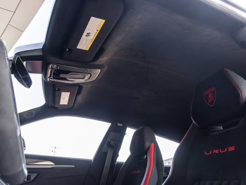 Used 2024 Lamborghini Urus Performante AWD/4WD image 33