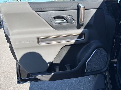 Used 2025 GMC Hummer EV 3X w/ LPO, Illumination Package image 28