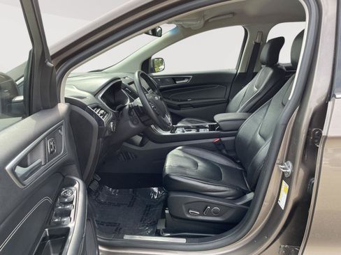 Used 2019 Ford Edge Titanium AWD/4WD image 5