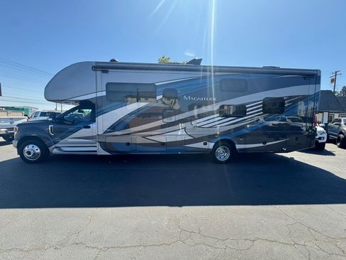 Used 2020 Ford F550 4x4 Regular Cab Super Duty w/ XLT Value Package image 4