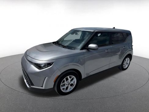 Used 2025 Kia Soul LX w/ LX Technology Package FWD image 8