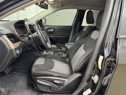 Used 2016 Jeep Cherokee Altitude w/ Cold Weather Group image 12