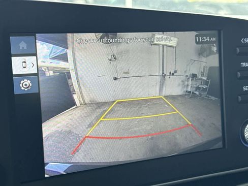 Used 2025 Hyundai Elantra SE FWD image 19